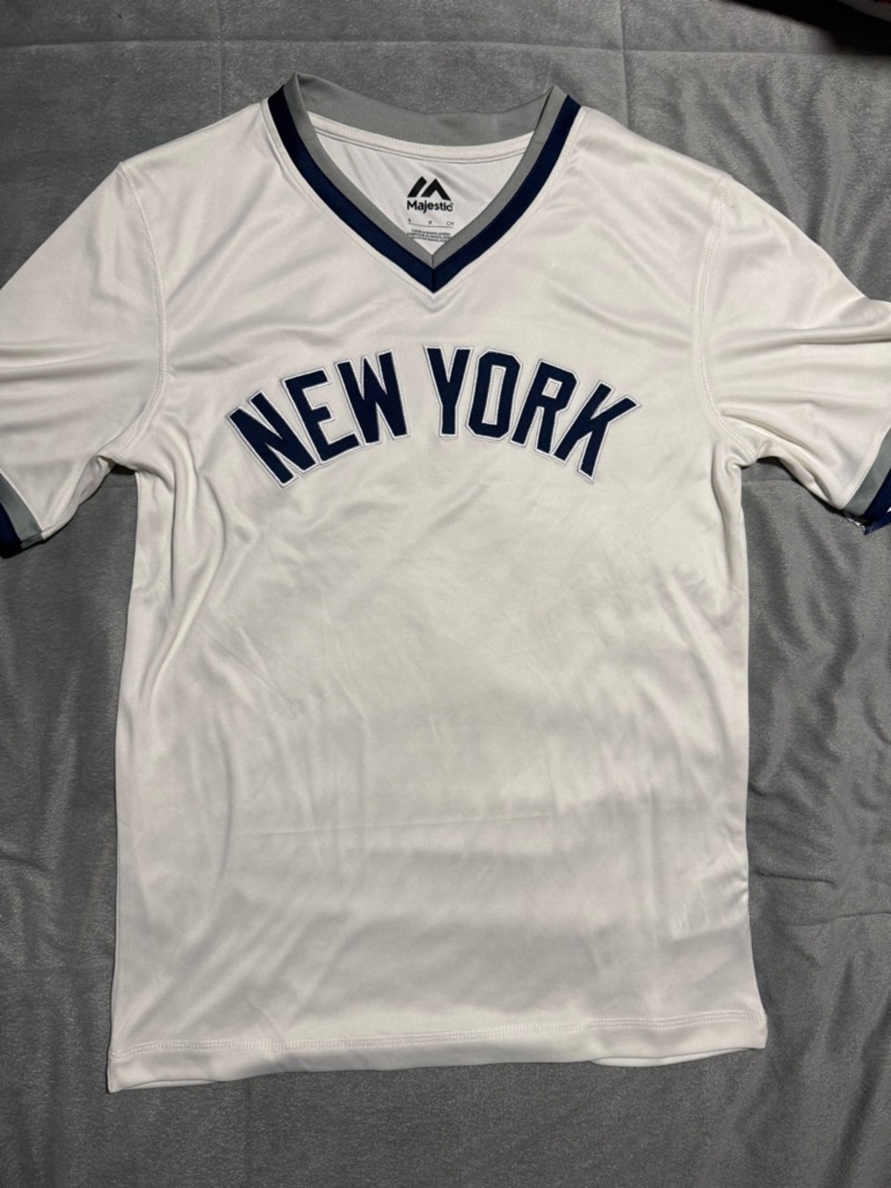 Majestic Men's White V-Neck 'New York' Shirt with Navy Trim